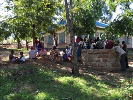 在科娃小乡村，每天都有大量的患者耐心等待牙医的治疗。