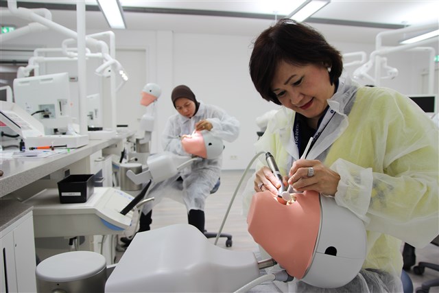 Dentists from Indonesia during the  hands-on course with Rebilda Post.